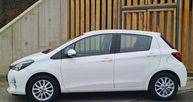 Toyota Yaris cena 38900 przebieg: 98000, rok produkcji 2015 z Jedlina-Zdrój małe 781